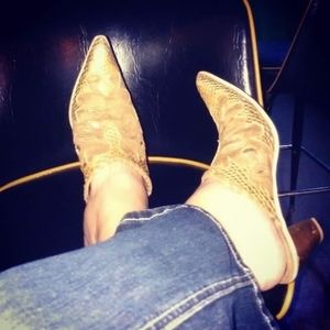 Meet your Posher, Gwen